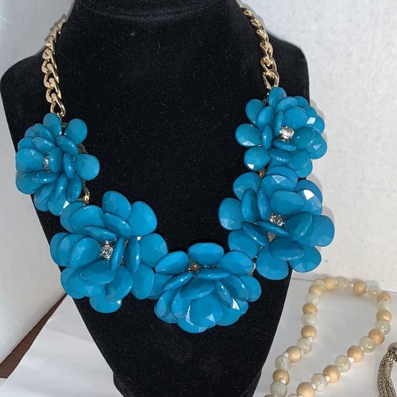 Large Lot Costume Jewelry - Picture 3 of 17